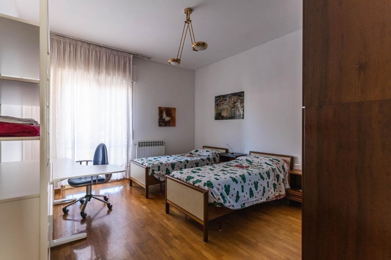 Anita Domus - Appartamento Con Vista A Pescara Exteriör bild